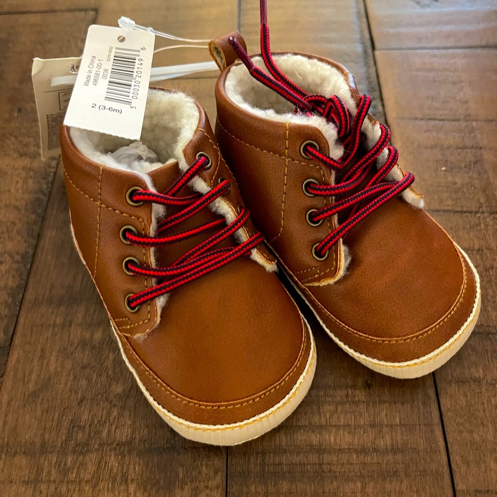 New with tags Gap baby brown boots (size 2)